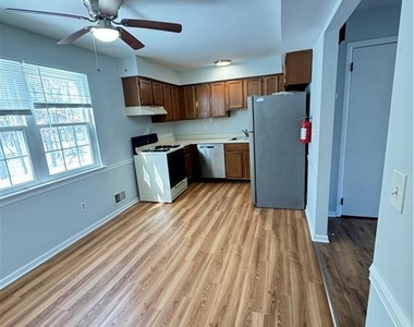 15 Hanover Square - Photo Thumbnail 4
