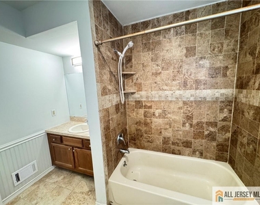 15 Hanover Square - Photo Thumbnail 20