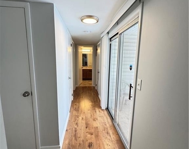 15 Hanover Square - Photo Thumbnail 18