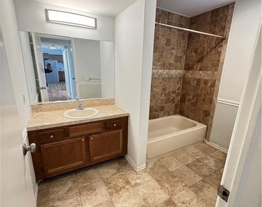 15 Hanover Square - Photo Thumbnail 21