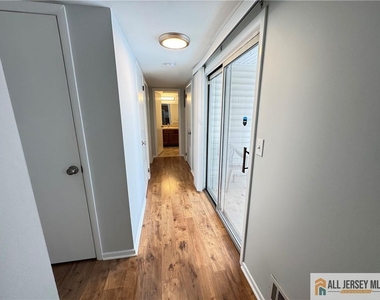 15 Hanover Square - Photo Thumbnail 19