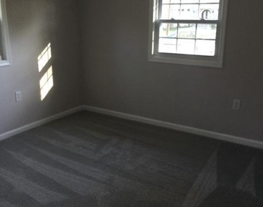 6438 Windham Avenue - Photo Thumbnail 9