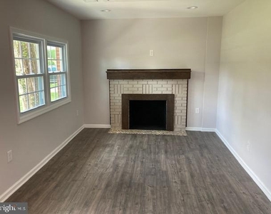 6438 Windham Avenue - Photo Thumbnail 2