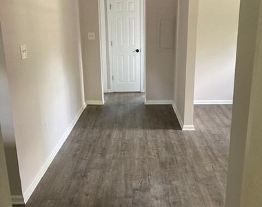 6438 Windham Avenue - Photo Thumbnail 5