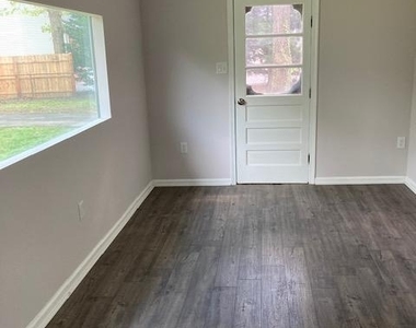 6438 Windham Avenue - Photo Thumbnail 12