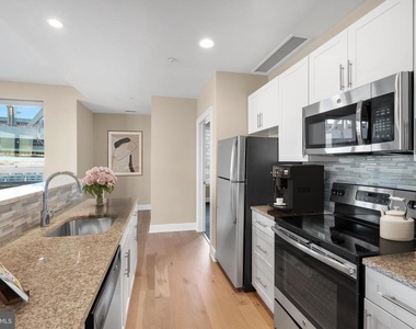 235 N Columbus Boulevard - Photo Thumbnail 2
