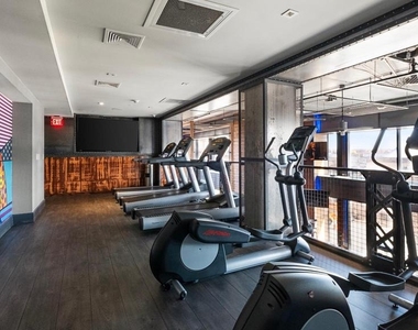 235 N Columbus Boulevard - Photo Thumbnail 29