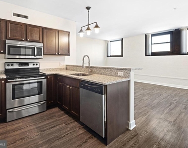 523 N Broad Street - Photo Thumbnail 2
