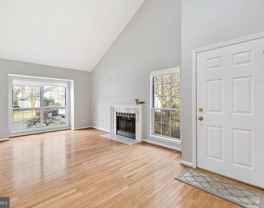 13107 Hugo Place - Photo Thumbnail 3