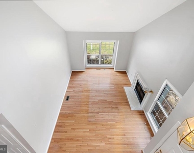 13107 Hugo Place - Photo Thumbnail 6