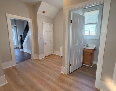 8925 Dayton Avenue - Photo Thumbnail 5