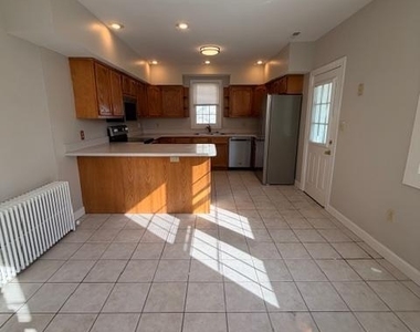 8925 Dayton Avenue - Photo Thumbnail 6