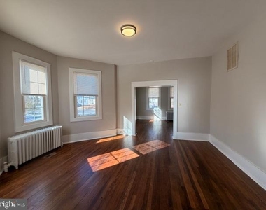 8925 Dayton Avenue - Photo Thumbnail 4