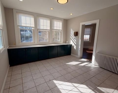 8925 Dayton Avenue - Photo Thumbnail 7