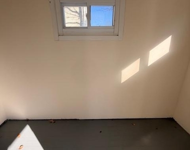 8925 Dayton Avenue - Photo Thumbnail 11