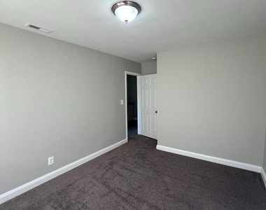 3611 Ravenwood Avenue - Photo Thumbnail 4