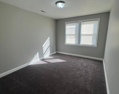 3611 Ravenwood Avenue - Photo Thumbnail 3