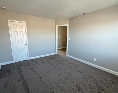 3611 Ravenwood Avenue - Photo Thumbnail 6