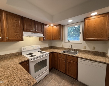 1456 Barton Place Drive - Photo Thumbnail 10