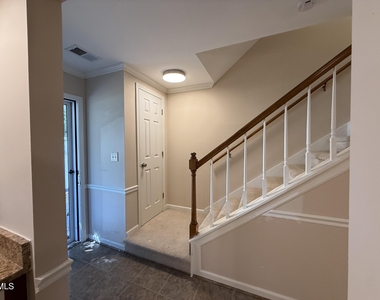 1456 Barton Place Drive - Photo Thumbnail 4