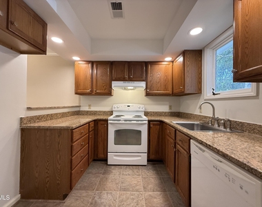 1456 Barton Place Drive - Photo Thumbnail 7