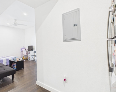 1010 W 26th St - Photo Thumbnail 2