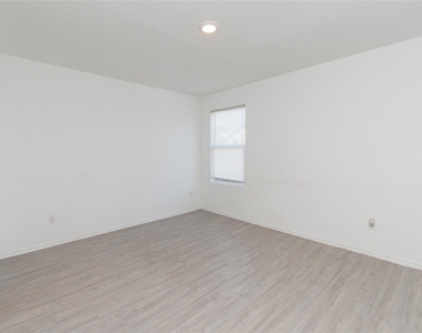 5812 San Geronimo - Photo Thumbnail 6