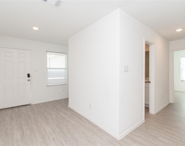 5812 San Geronimo - Photo Thumbnail 10