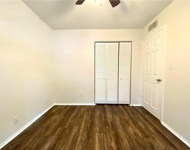 9535 Quail Village Ln - Photo Thumbnail 14
