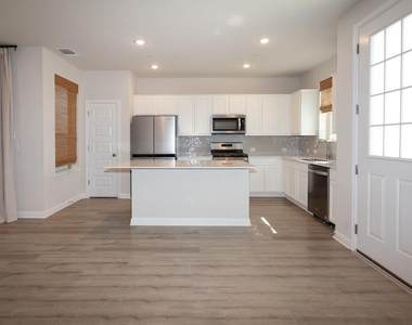 8301 Leroi Dr - Photo Thumbnail 5