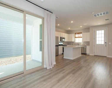 8301 Leroi Dr - Photo Thumbnail 10