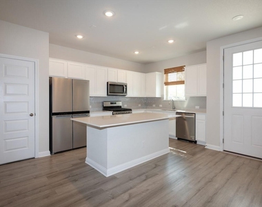 8301 Leroi Dr - Photo Thumbnail 6