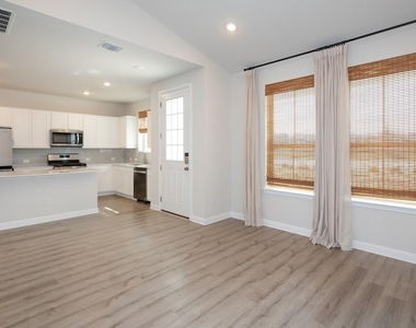8301 Leroi Dr - Photo Thumbnail 4