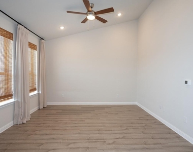 8301 Leroi Dr - Photo Thumbnail 3
