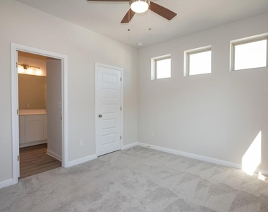 8301 Leroi Dr - Photo Thumbnail 15