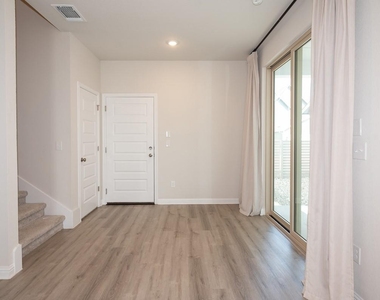 8301 Leroi Dr - Photo Thumbnail 9