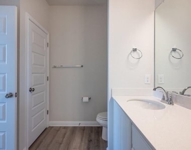 8301 Leroi Dr - Photo Thumbnail 16