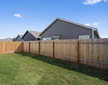230 Gabbro Gdns - Photo Thumbnail 21