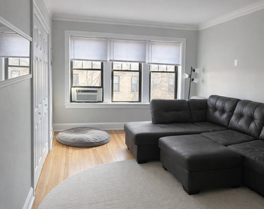 3610 N Claremont Avenue - Photo Thumbnail 2