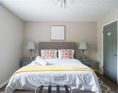 942 Cadencia Way Sw - Photo Thumbnail 2