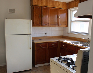 9119 La Crosse Avenue - Photo Thumbnail 2