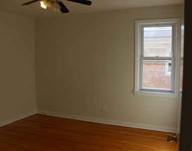 9119 La Crosse Avenue - Photo Thumbnail 6