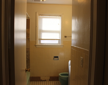 9119 La Crosse Avenue - Photo Thumbnail 5