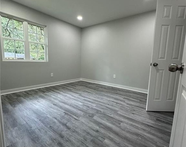 1729 W Austin Road - Photo Thumbnail 2