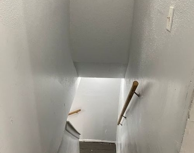 11809 S Lafayette Avenue - Photo Thumbnail 12