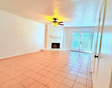 1927 Country Village Boulevard - Photo Thumbnail 2