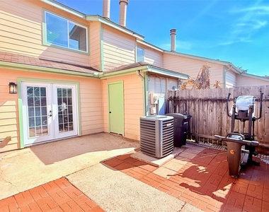 1927 Country Village Boulevard - Photo Thumbnail 4