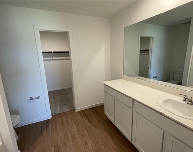 827 Rosewood Trail - Photo Thumbnail 8