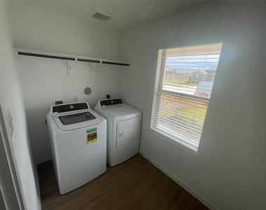 827 Rosewood Trail - Photo Thumbnail 5