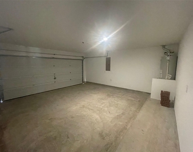 827 Rosewood Trail - Photo Thumbnail 12
